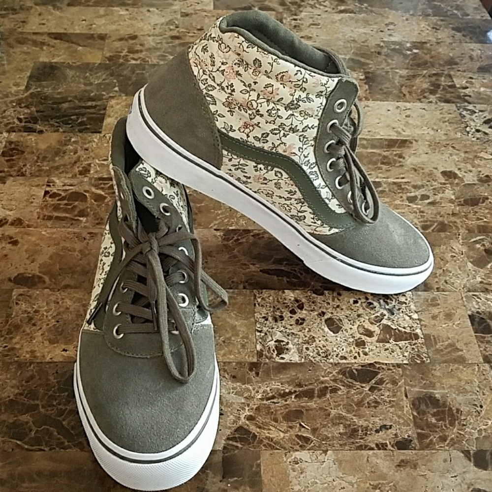Vans Milton Floral High Top Sneaker😍😍
